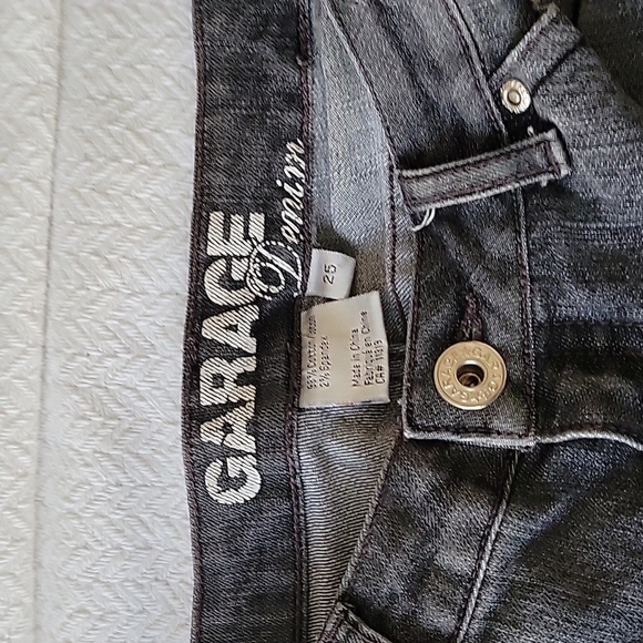 Garage Denim Capri Pants - Picture 2 of 6
